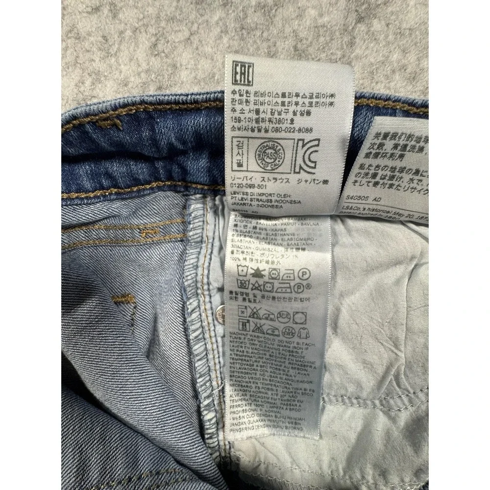 Levis levi 711